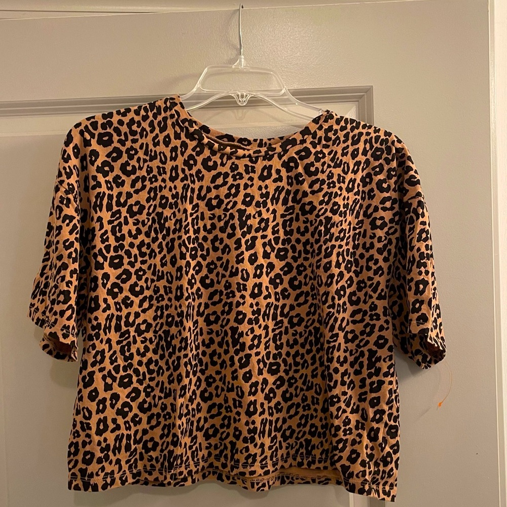 Leopard Short Sleeve Crop Top 🐆